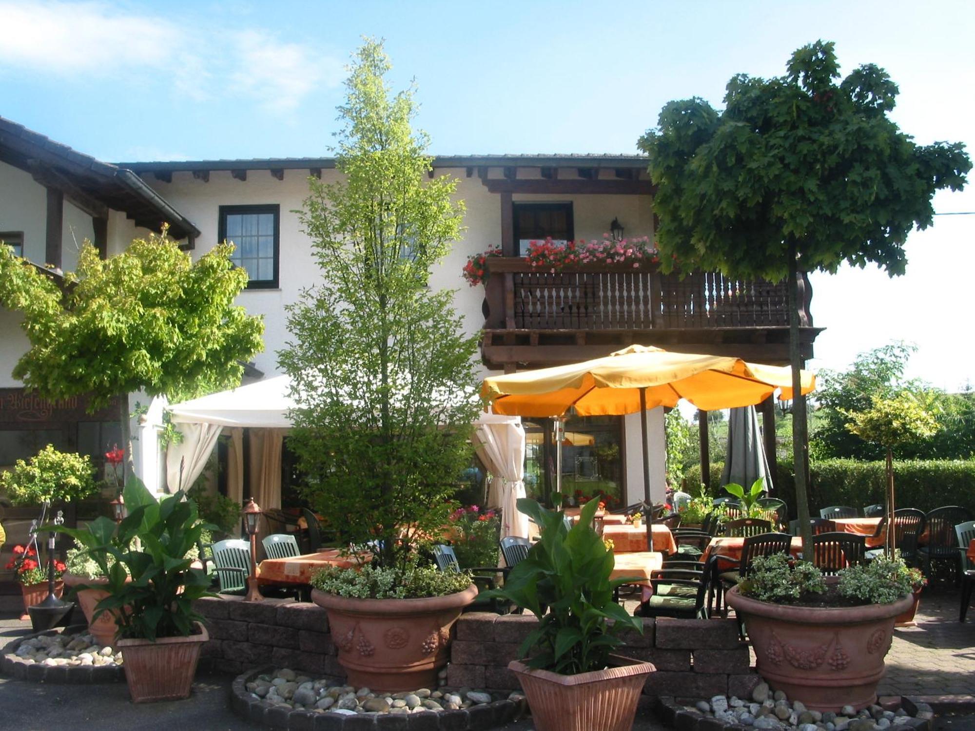 Restaurant Landgasthof Zum Wiesengrund Newel Ngoại thất bức ảnh