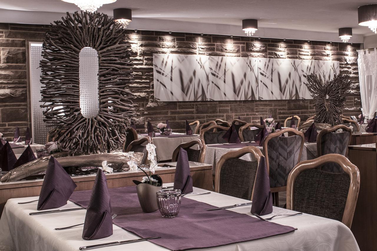 Restaurant Landgasthof Zum Wiesengrund Newel Ngoại thất bức ảnh