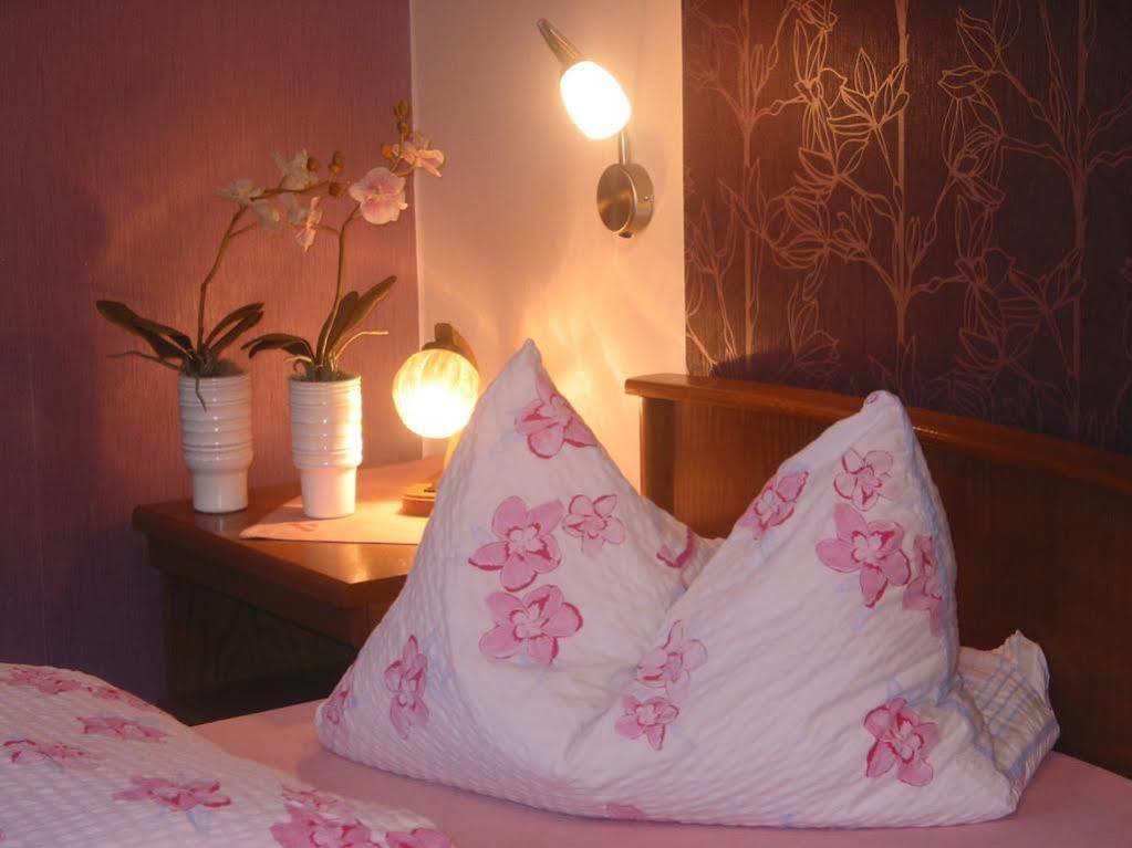 Restaurant Landgasthof Zum Wiesengrund Newel Ngoại thất bức ảnh
