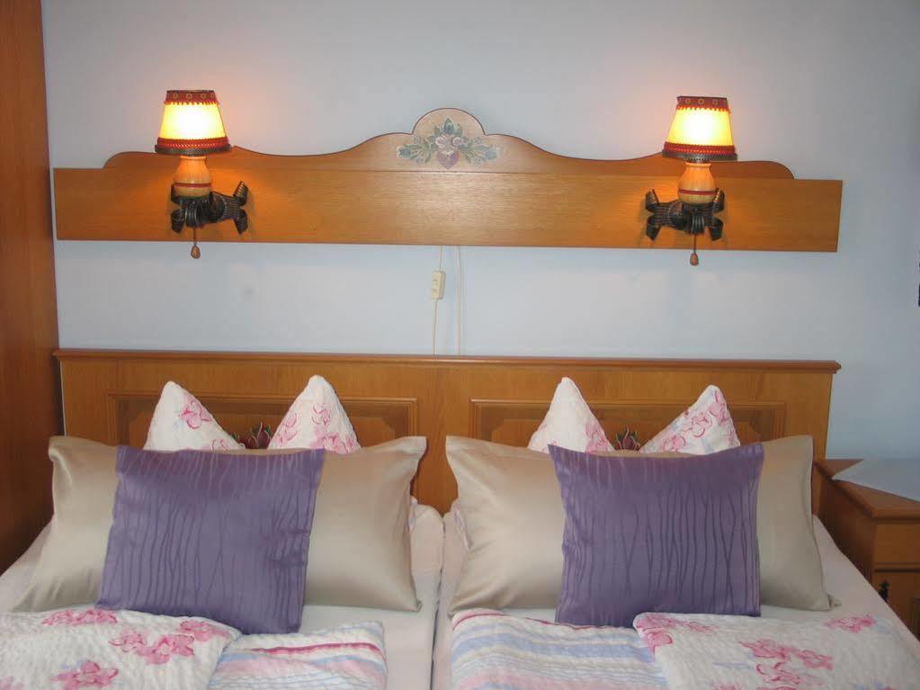 Restaurant Landgasthof Zum Wiesengrund Newel Ngoại thất bức ảnh