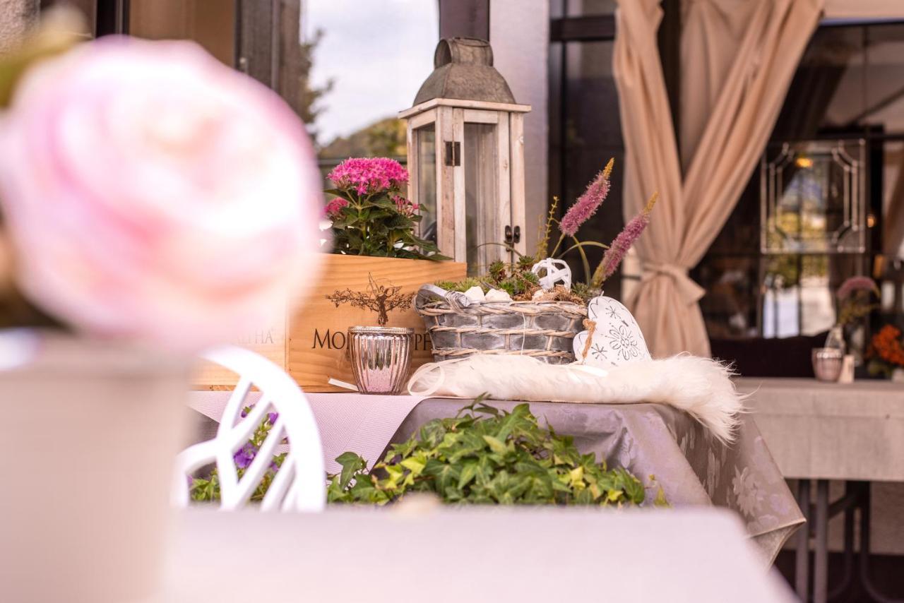 Restaurant Landgasthof Zum Wiesengrund Newel Ngoại thất bức ảnh